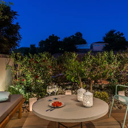 No17 Pireos Street アパート