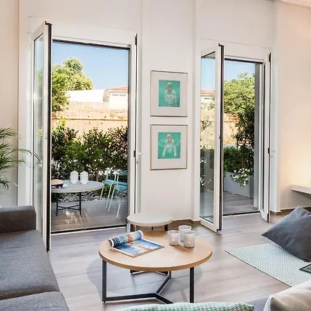 アパート No17 Pireos Street