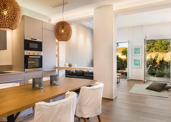 No17 Pireos Street * Chania (Crete)