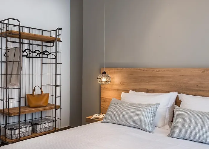 No17 Pireos Street * Χανιά